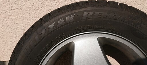 ブリザック　ＲＥＶＯＧＺ　１５５／６５　Ｒ１３　アルミホイール付