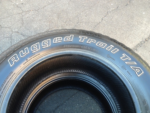 オフロード タイヤ 245/65R17  BFGoodrich  ホワイトレター Rugged Trail T/A ブラックレター兼用