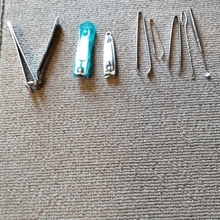 爪切り、毛抜き、耳かき、