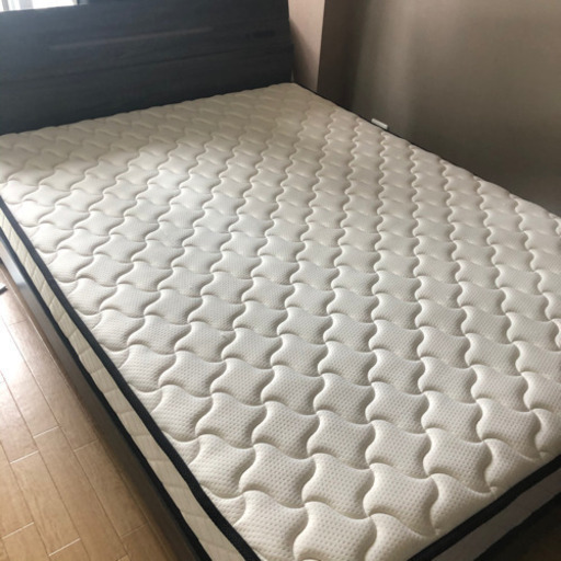 受け渡し者確定  ダブルベッド 2口コンセント ライト付