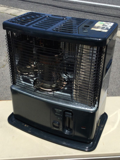 中古　2003年製　石油ストーブ　反射式　トヨトミ　 　幅42.5　　奥行30　　高さ45.5　 （ｃｍ）　クリーニング済み　自然通気形解放式