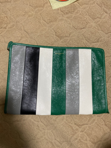 他アプリで商談中　早い者勝ち　BALENCIAGAのクラッチバッグ　23日に売れます。