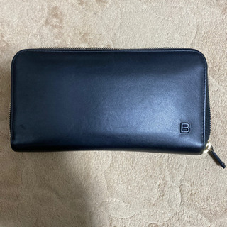 商談中 早い方優先します。BALENCIAGAのラウンドジップ財布 25日に完売