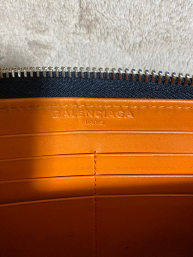 商談中　早い方優先します。BALENCIAGAのラウンドジップ財布　25日に完売します。