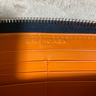 商談中 早い方優先します。BALENCIAGAのラウンドジップ財布 25日に完売