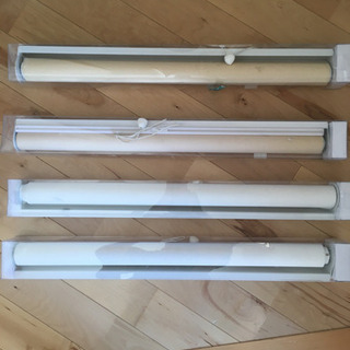 ロールカーテン4個の画像