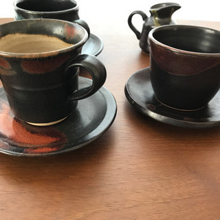 陶器　コーヒーカップ4個とミルクポットの画像