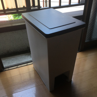 キッチン　ゴミ箱　スリムタイプ