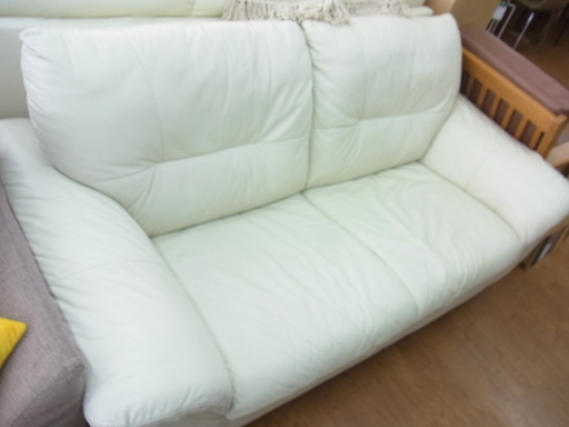 レザーワールド　革　ソファー　白