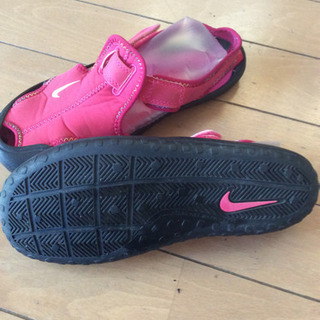 ナイキのウオーターシューズの画像