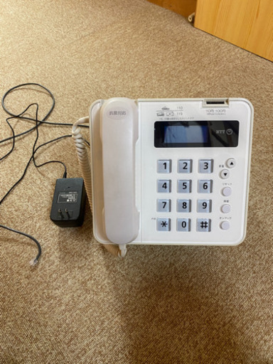 公衆電話と使用済みテレフォンカード