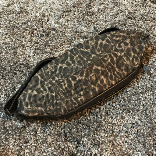 Roenレザーボディバッグ✨