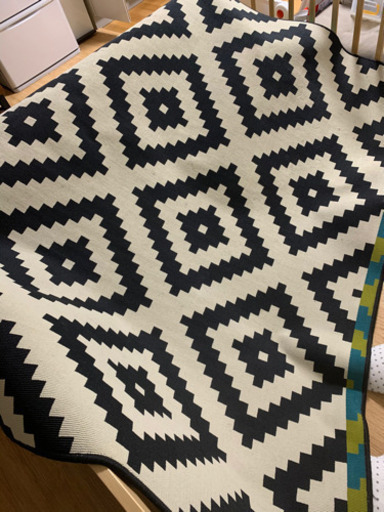 IKEAの幾何学模様ラグ
