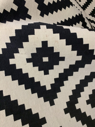 IKEAの幾何学模様ラグ