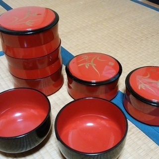 和食器【譲ります】　丼物、お寿司、汁物にどうぞ　漆調の外見です
