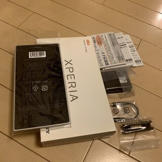 完全未使用完動品:au XPERIA SOL24白 保護フィルムそのままの画像