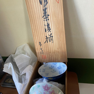 木箱入り小さめの飯碗　全て柄が違います