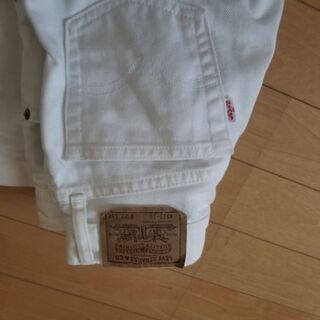 レディース　ホワイトジーンズ　リーバイス　ブーツカット　W27　L32の画像