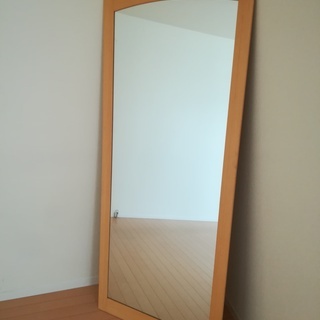 大型の鏡、姿見。約1,690×710×13mm