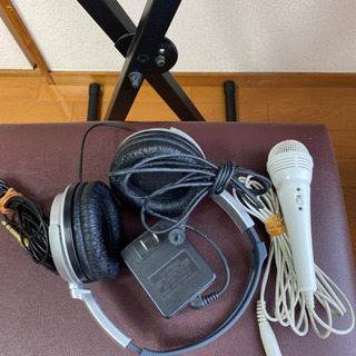 キーボード　台　イス　マイク　ヘッドホンの画像