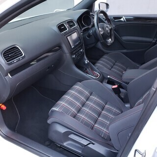 ゴルフＧＴＩ　Ｈ22　車検2年12月　走行101000キロ　社外ＨＤＤナビ＆フルセグＴＶ　ＥＴＣ　レッドキャリパー＆専用17ＡＷの画像