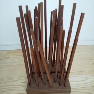 造形家 丹羽望の作品 ウォールナットのスタンド照明
