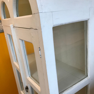 ビーカンパニー　ホワイト食器棚 ガラス扉付き ビーカンパニー ホワイト食器棚 ガラス扉付き ビーカンパニー ホワイト