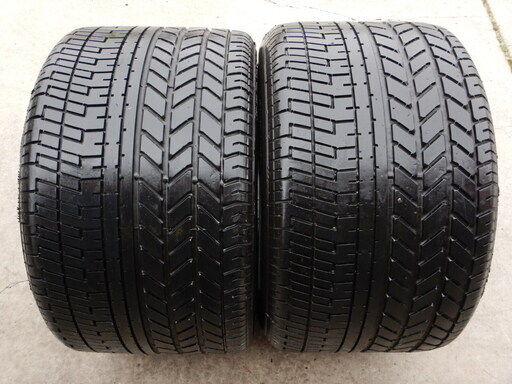ピレリＰ－ＺＥＲＯ　335/35Ｒ17　2本　オブジェなどにいかがでしょうか？