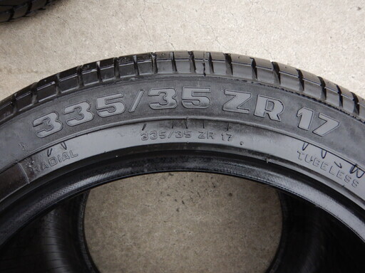 ピレリＰ－ＺＥＲＯ　335/35Ｒ17　2本　オブジェなどにいかがでしょうか？