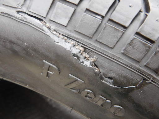 ピレリＰ－ＺＥＲＯ　335/35Ｒ17　2本　オブジェなどにいかがでしょうか？