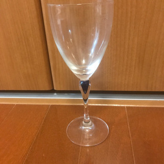 受渡完了！ワイングラス　一脚しかありません。