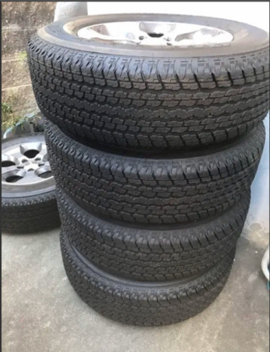 ジープラングラーサハラ　純正タイヤ　アルミ付き