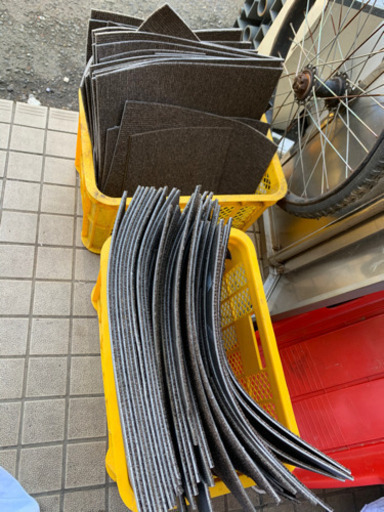 取引中(待ち5名)まとめて全部！タイルカーペット たくさん  しげん屋