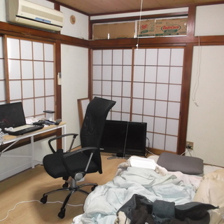 6畳の和室、２部屋に壁紙を貼ってください