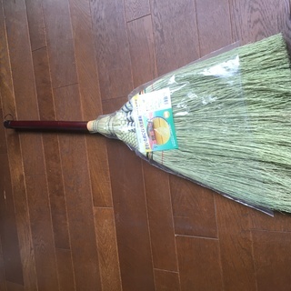 室内用ほうき新品（引き取り希望）