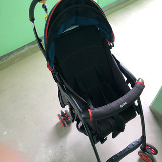 ベビーカーとチャイルドシートの画像