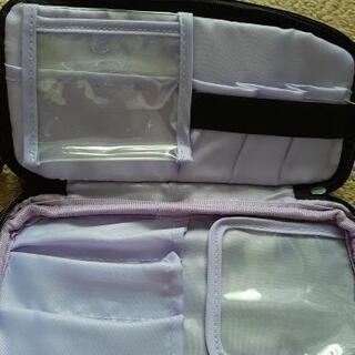 コスメポーチ　新品の画像