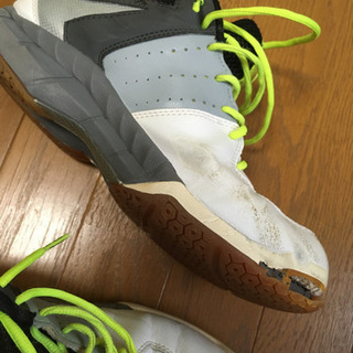 【バドミントンシューズ】YONEX 27センチ 洗浄済みの画像
