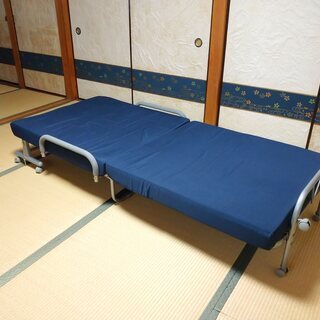折りたたみベッド譲ります