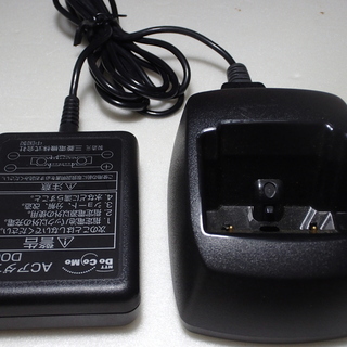 NTT DoCoMoドコモ携帯電話用ACアダプタD001・卓上ホ...