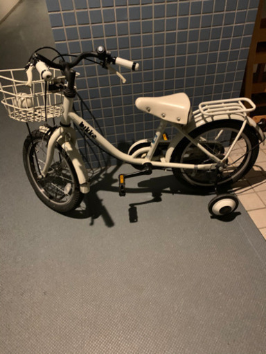 ビッケ子供自転車ホワイト　16インチ(お取引中)