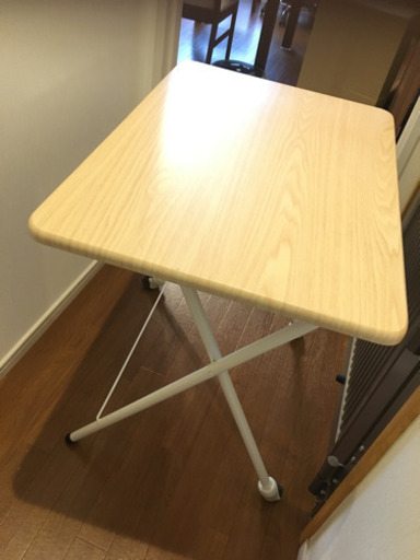 明るい木目調折り畳みテーブル　73*52cm