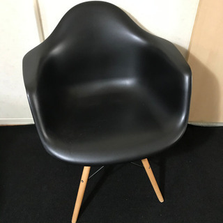 ダイニングチェア　イームズチェア