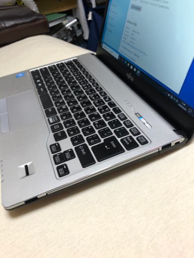 第六世代　富士通ノートパソコン13インチ美品おまけ付き