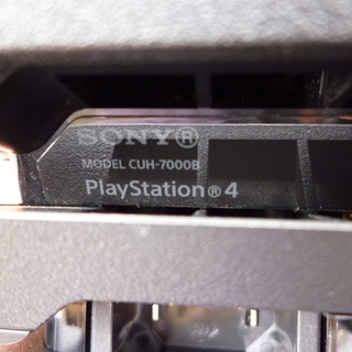 PS4 PRO 1TB ジェットブラック　プレイステーションの画像