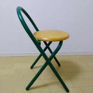 折りたたみ式椅子の画像