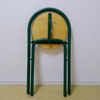 折りたたみ式椅子の画像
