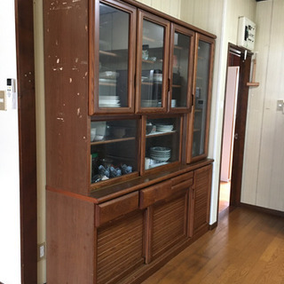 大型食器棚の画像