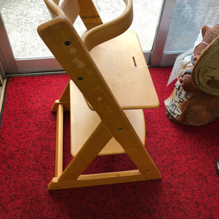 無料！！木製の子どもイス🌟●汚れ・傷あり・テーブル無し✨幅465×奥行500×高さ790ｍｍ・座面の高さの調節可能の画像