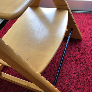 無料！！木製の子どもイス🌟●汚れ・傷あり・テーブル無し✨幅465×奥行500×高さ790ｍｍ・座面の高さの調節可能の画像
